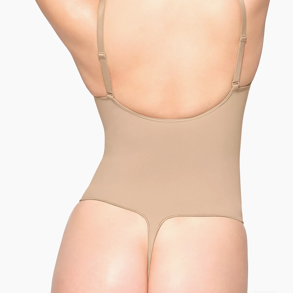 SKIMS
Seamless Sculpt Thong Bodysuit
nwot - Picture 3 of 7